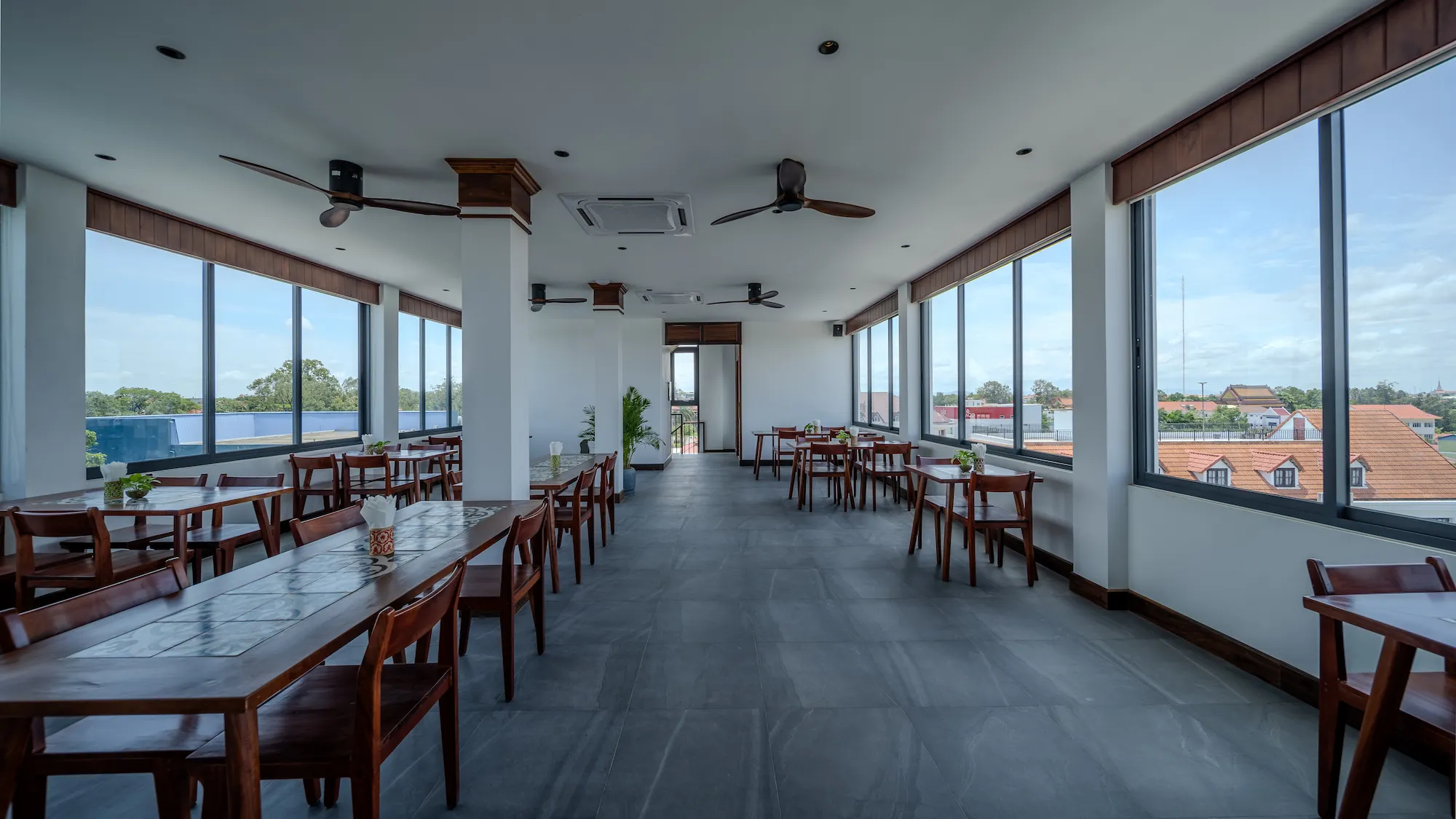 Dining 2